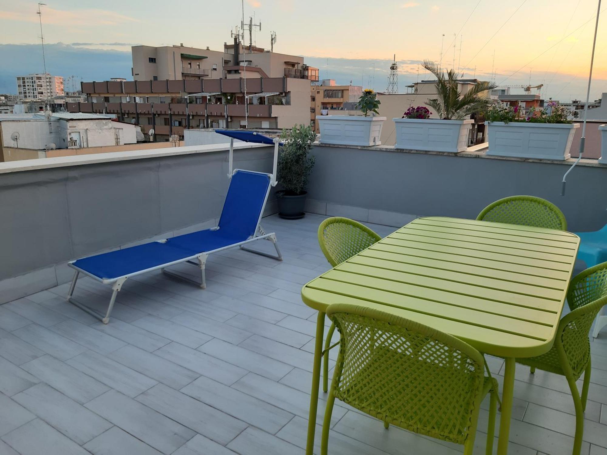 Attico Con Terrazza A Bari Apartment Exterior photo